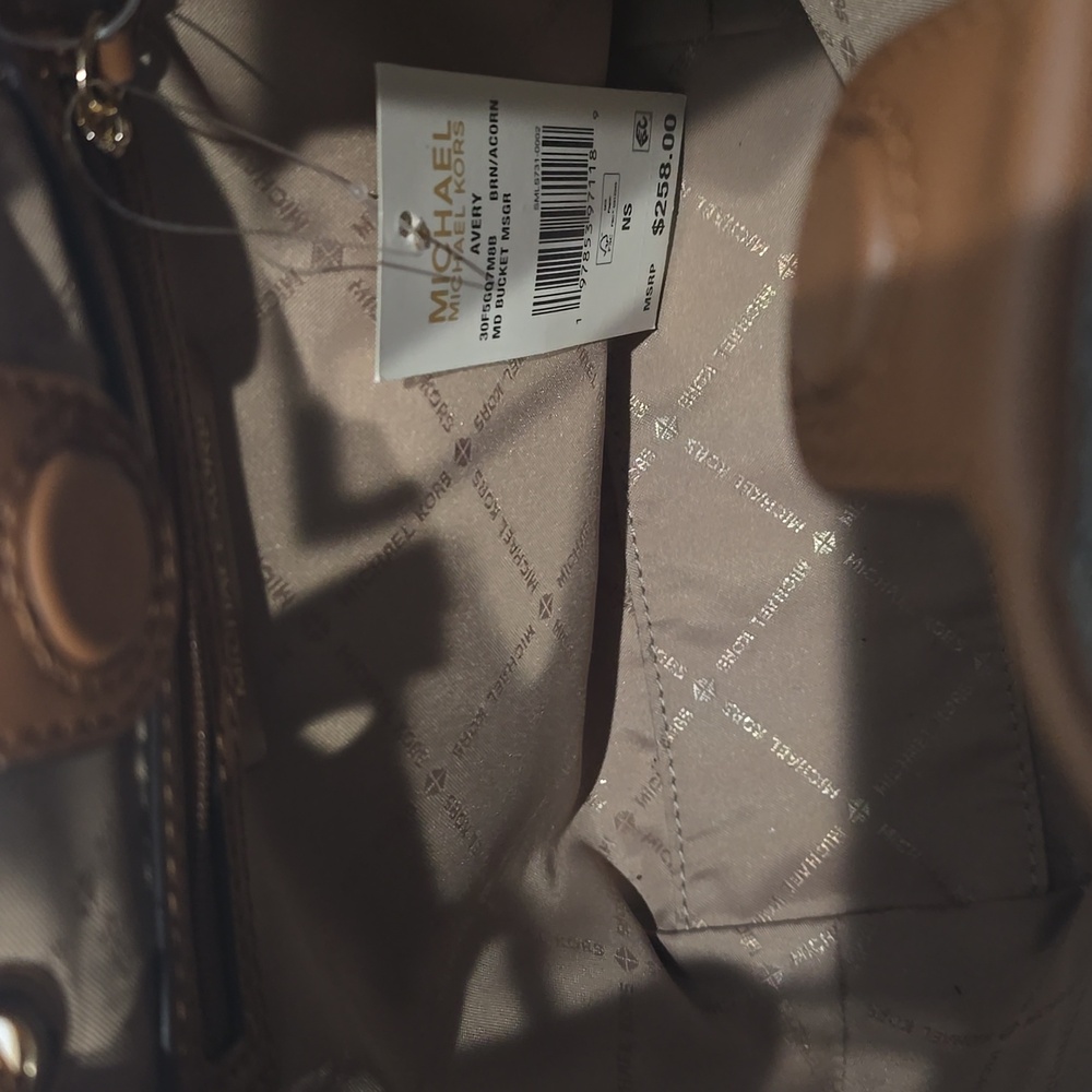 NWT ✅ Michael Kors AVERY Medium Signature Logo Bucket Messenger Bag ✨NWT - Picture 9 of 14